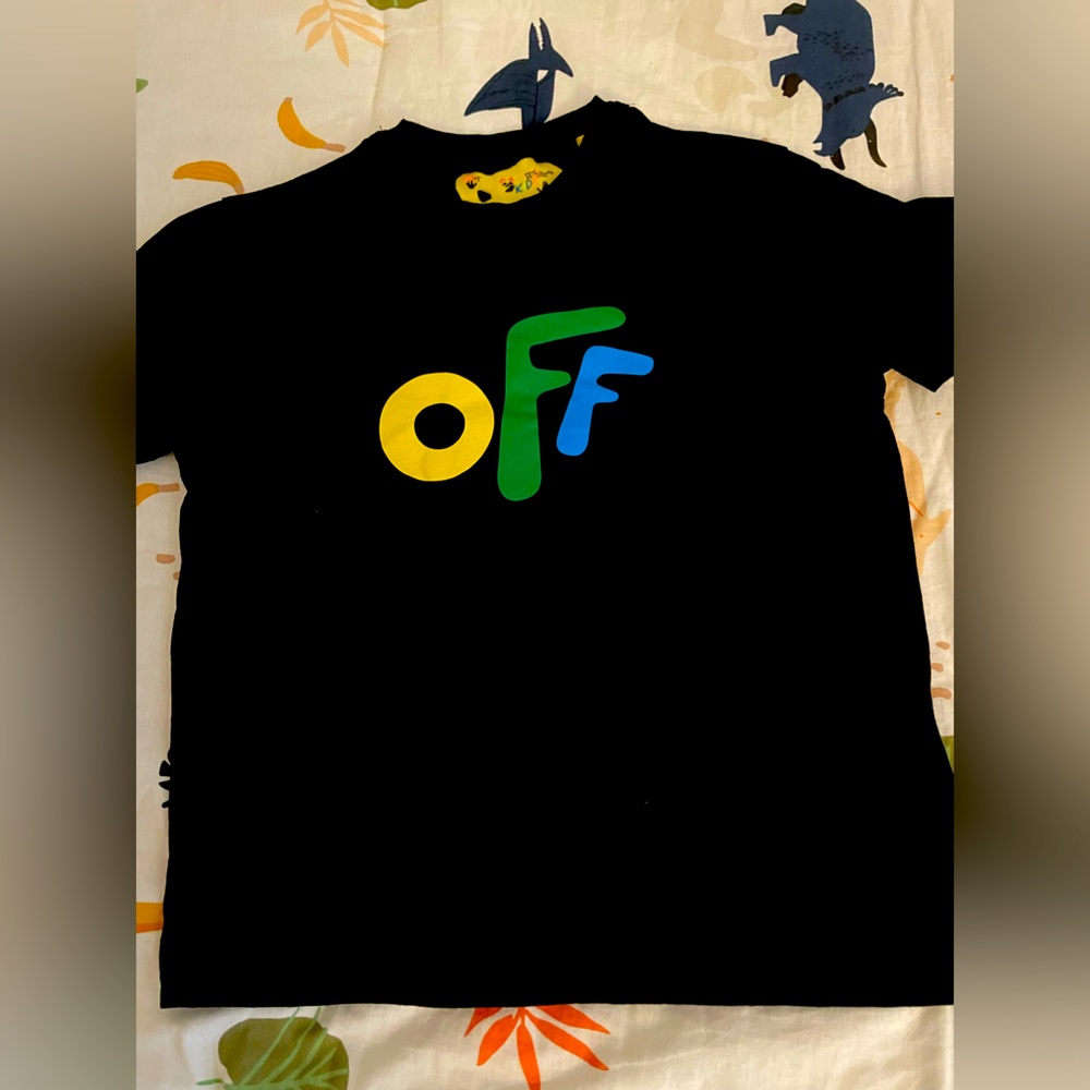 Authentic Boys Off-White Multi Color Arrow T-shirt